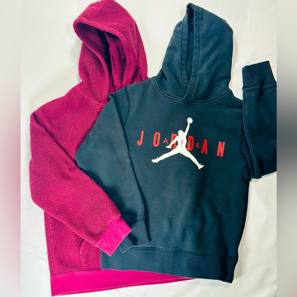 Bundle 2 hooded sweatshirts, youth M 8/10